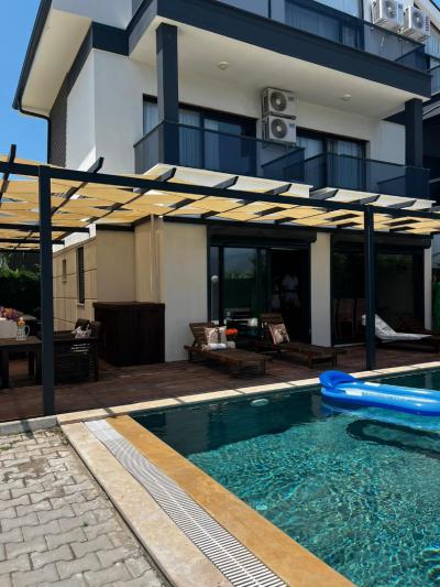 Villa Sloth 2