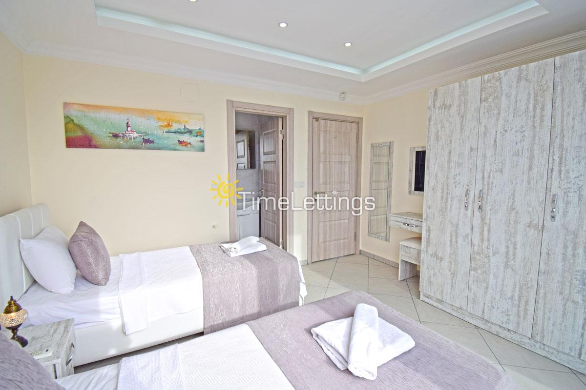 Villa-Silver-28_57.jpg