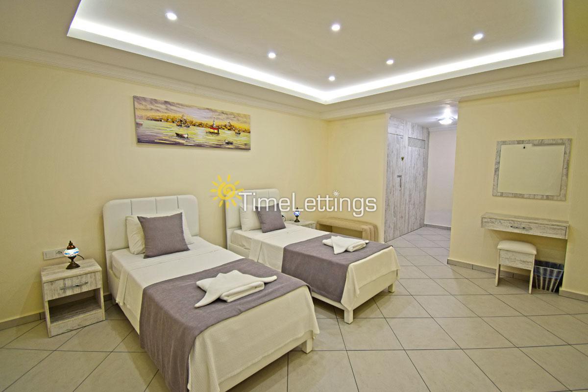 Villa-Silver-29_648.jpg