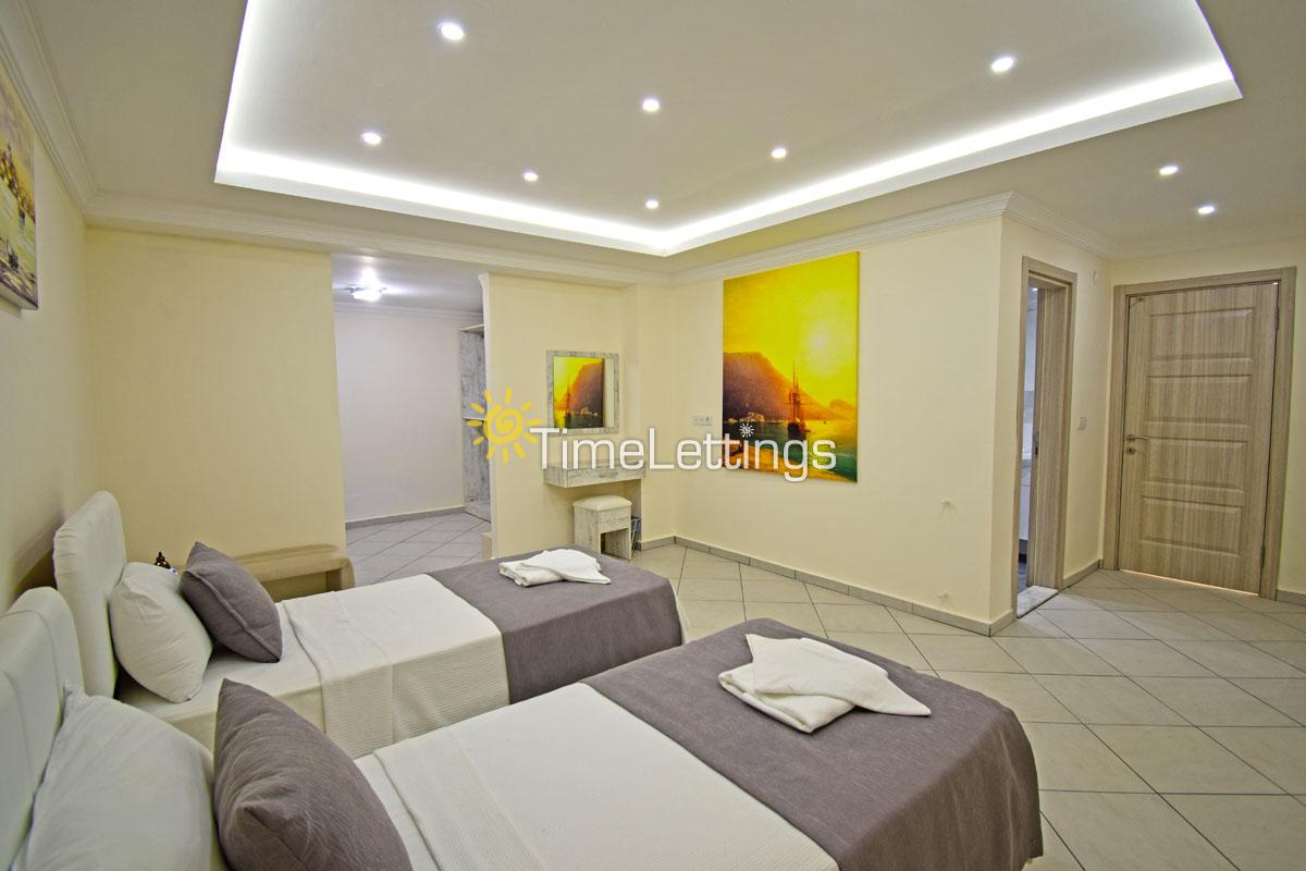 Villa-Silver-30_119.jpg