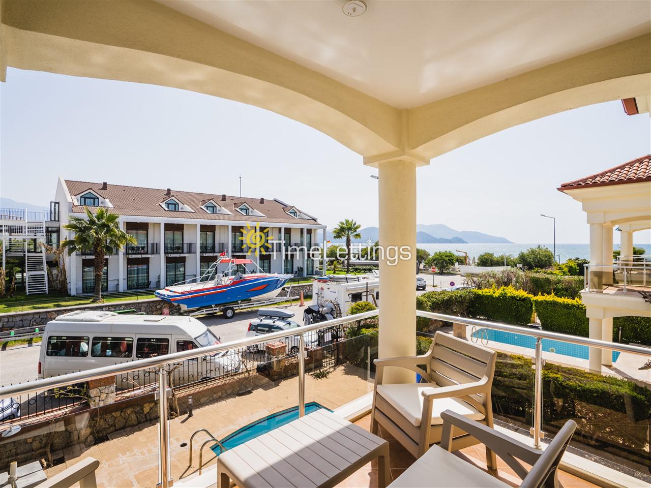 villa-oasis-1-18_93.jpg